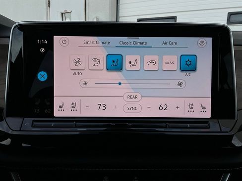 Used 2025 Volkswagen Atlas SE image 31