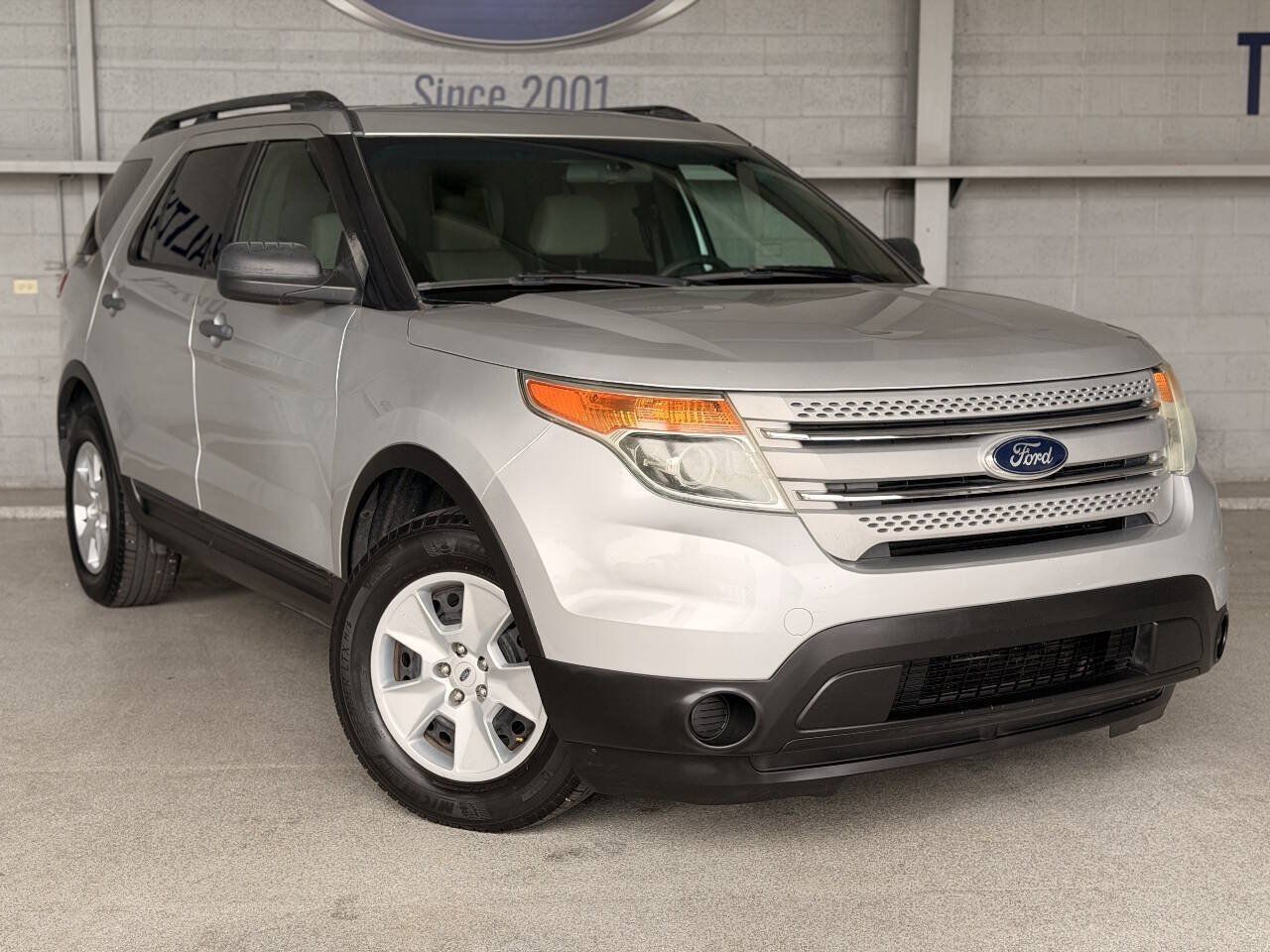 Used 2013 Ford Explorer FWD image 2