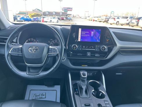 Certified 2024 Toyota Highlander XLE image 18