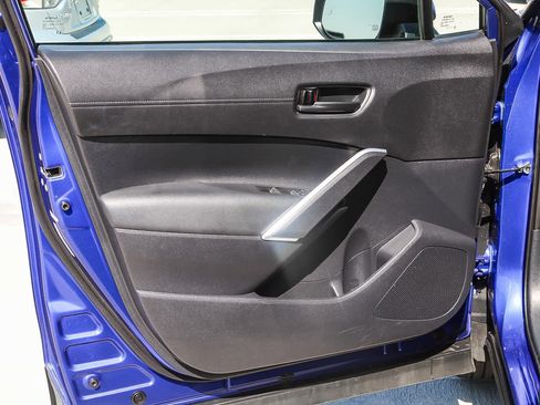 Used 2024 Toyota Corolla Cross LE image 21