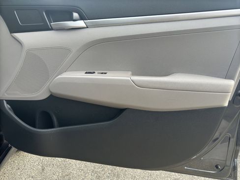 Used 2020 Hyundai Elantra SE image 17
