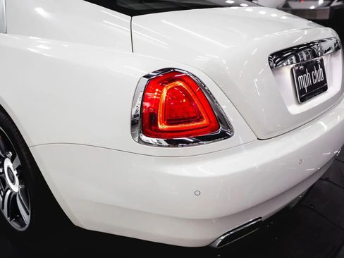 Used 2015 Rolls-Royce Wraith RWD image 15