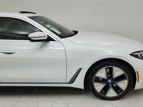 Used 2025 BMW i4 eDrive40 image 7