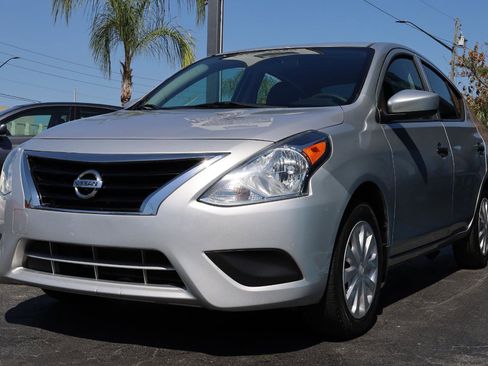 Used 2018 Nissan Versa S Plus FWD image 2