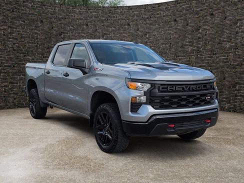 Used 2024 Chevrolet Silverado 1500 Custom Trail Boss w/ LPO, Dark Essentials Package AWD/4WD image 2