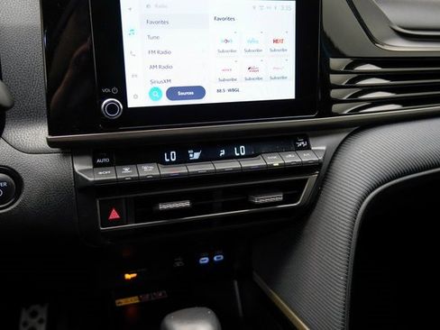 Used 2025 Toyota Camry SE image 30