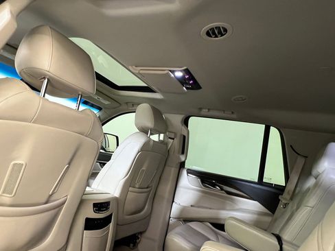 Used 2018 Cadillac Escalade Premium Luxury image 32