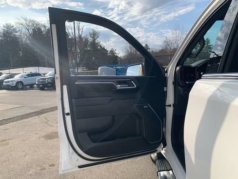 Used 2023 Chevrolet Silverado 1500 LTZ AWD/4WD image 17