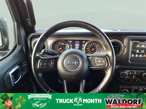Used 2022 Jeep Gladiator Willys image 11