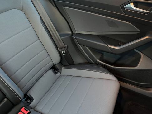 Used 2025 Volkswagen Jetta SE image 37