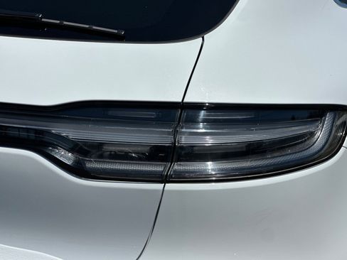 Certified 2023 Porsche Macan S AWD/4WD image 28