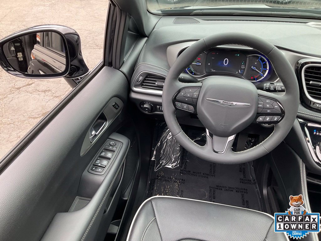 Used 2023 Chrysler Pacifica Limited w/ Uconnect Theater Family Group FWD image 40