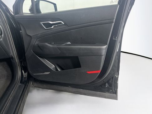 Used 2025 Kia Sportage LX image 31