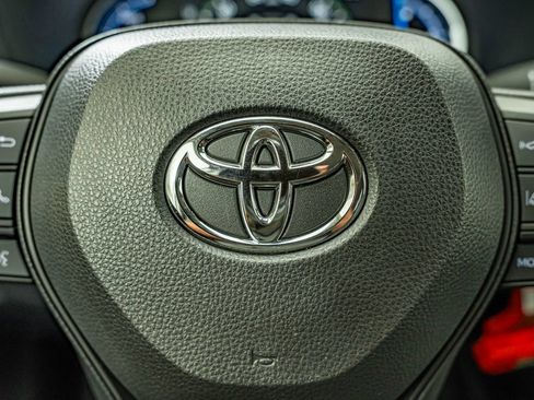 Used 2025 Toyota RAV4 LE AWD/4WD image 22