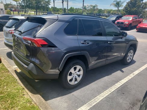 Used 2021 Toyota RAV4 LE FWD image 7