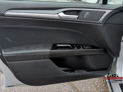 Used 2016 Ford Fusion SE FWD image 13