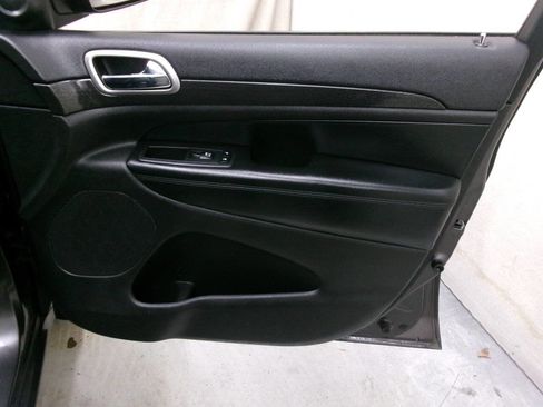 Used 2018 Jeep Grand Cherokee Altitude image 29