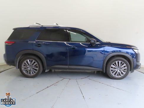 Used 2023 Nissan Pathfinder SL w/ SL Premium Package FWD image 2