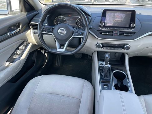 Certified 2022 Nissan Altima 2.5 SV w/ SV Premium Package image 9