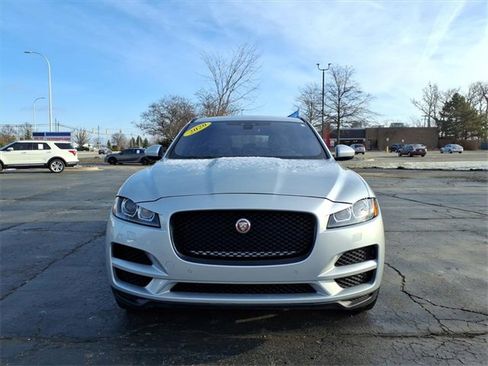 Used 2020 Jaguar F-PACE Premium image 2