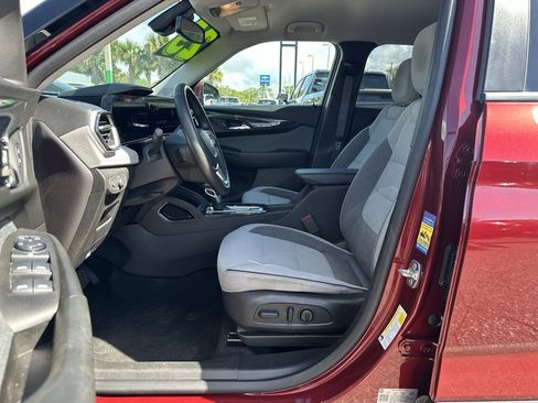 Used 2025 Chevrolet TrailBlazer LT w/ Convenience Package FWD image 19