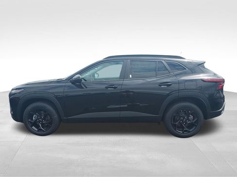 New 2026 Chevrolet Trax LT w/ Driver Confidence Package FWD image 2