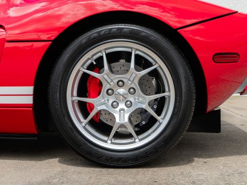 Used 2005 Ford GT RWD image 43