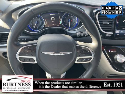 Used 2024 Chrysler Pacifica Touring-L FWD image 63