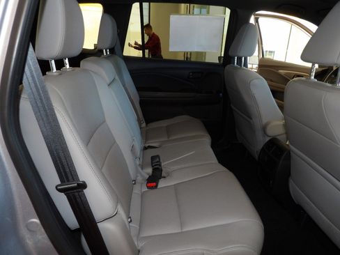 Used 2023 Honda Passport EX-L image 18