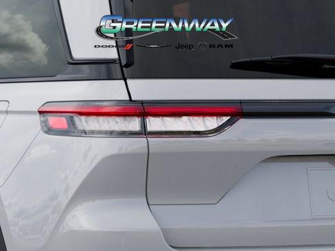 New 2025 Jeep Grand Cherokee Altitude RWD image 9