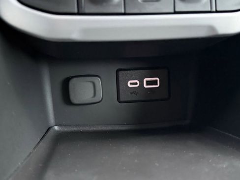 Used 2023 GMC Acadia SLE w/ Driver Convenience Package image 12