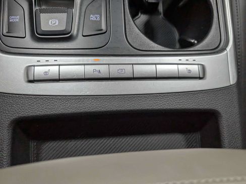 Used 2025 Kia Carnival FWD image 28