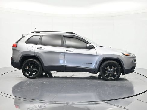 Used 2016 Jeep Cherokee Latitude FWD image 4