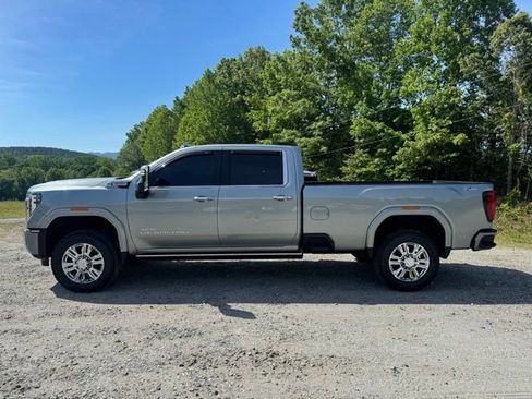 Used 2024 GMC Sierra 3500 Denali w/ Technology Package AWD/4WD image 4