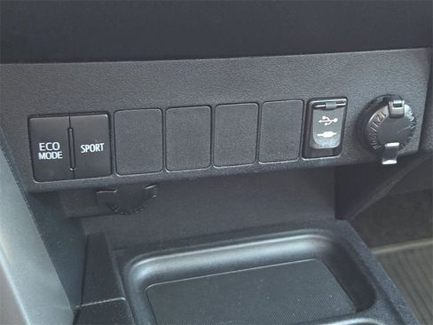 Used 2017 Toyota RAV4 XLE image 13