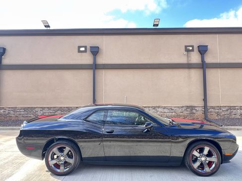Used 2013 Dodge Challenger SXT image 4