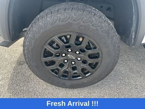 Used 2025 Chevrolet Colorado Trail Boss image 9