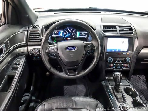 Used 2018 Ford Explorer XLT w/ Equipment Group 202A image 19