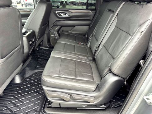 Used 2022 Chevrolet Suburban LT RWD image 19