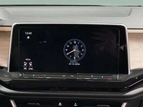 Used 2024 Volkswagen Atlas SE image 16