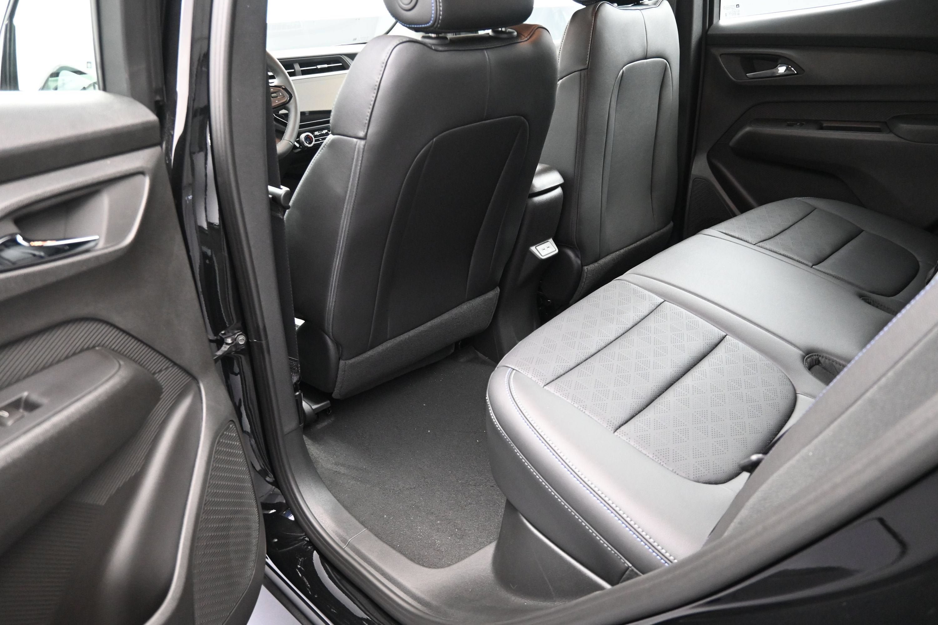 New 2027 Chevrolet Bolt LT w/ Comfort Package FWD image 26