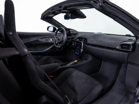 Used 2025 McLaren Artura Spider image 21