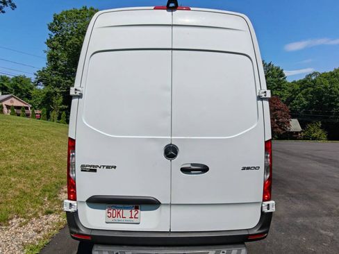 Used 2021 Mercedes-Benz Sprinter 2500 image 4