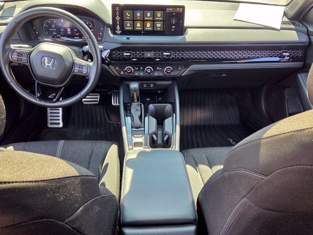 Used 2025 Honda Accord Sport image 9