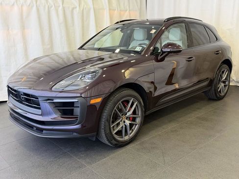 Certified 2023 Porsche Macan S AWD/4WD image 1