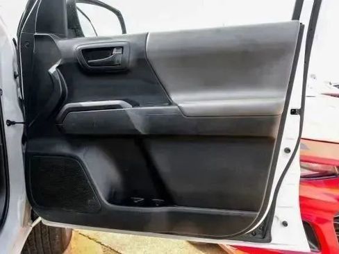 Used 2022 Toyota Tacoma SR image 35