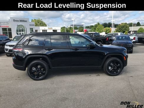 New 2025 Jeep Grand Cherokee Limited w/ Black Appearance Package image 8