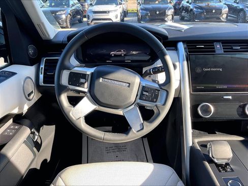 Used 2025 Land Rover Discovery S AWD/4WD image 7