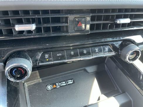 Used 2025 Chevrolet Suburban Z71 AWD/4WD image 19