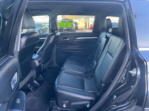 Used 2015 Toyota Highlander XLE image 17